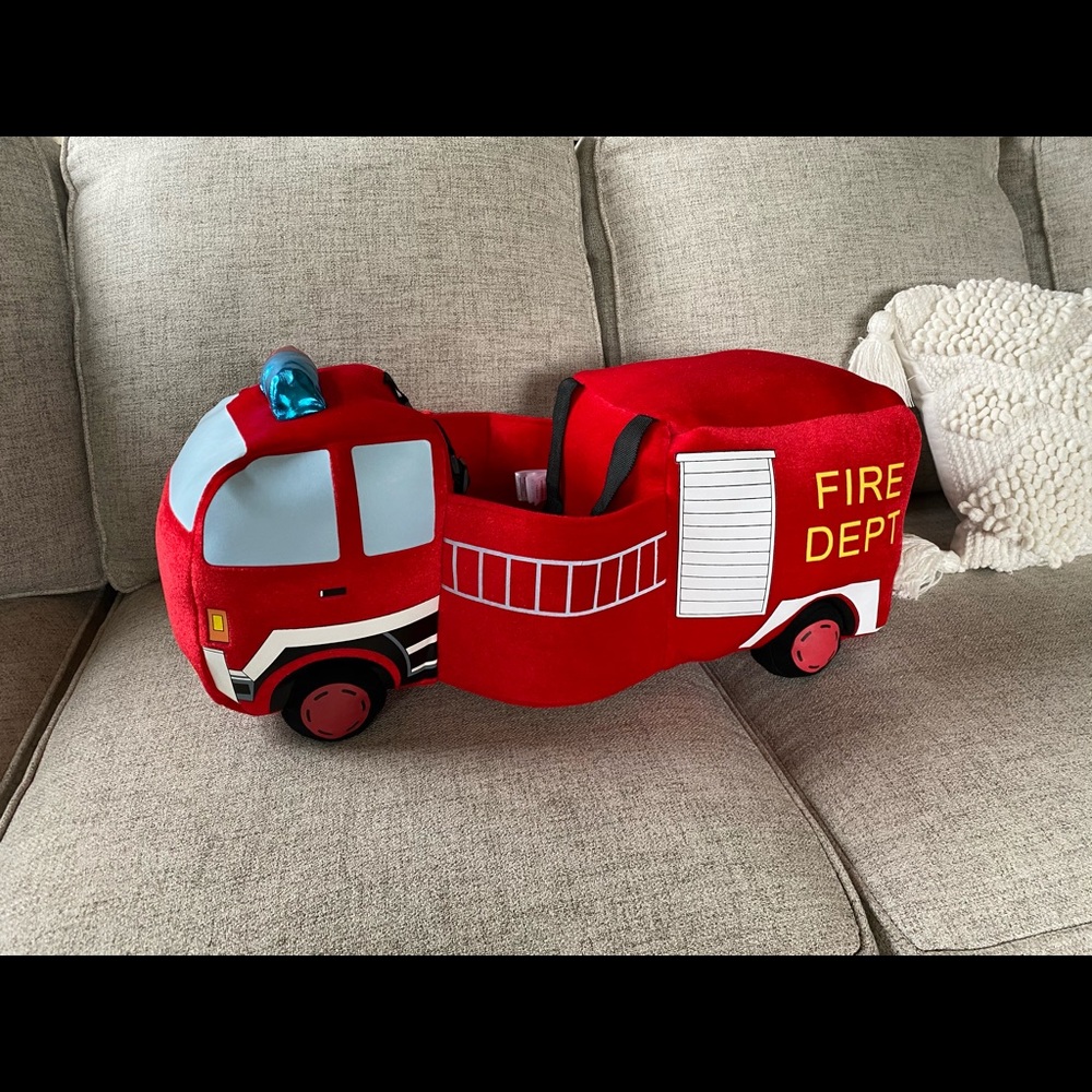 Adorable fire truck costume! 🔥